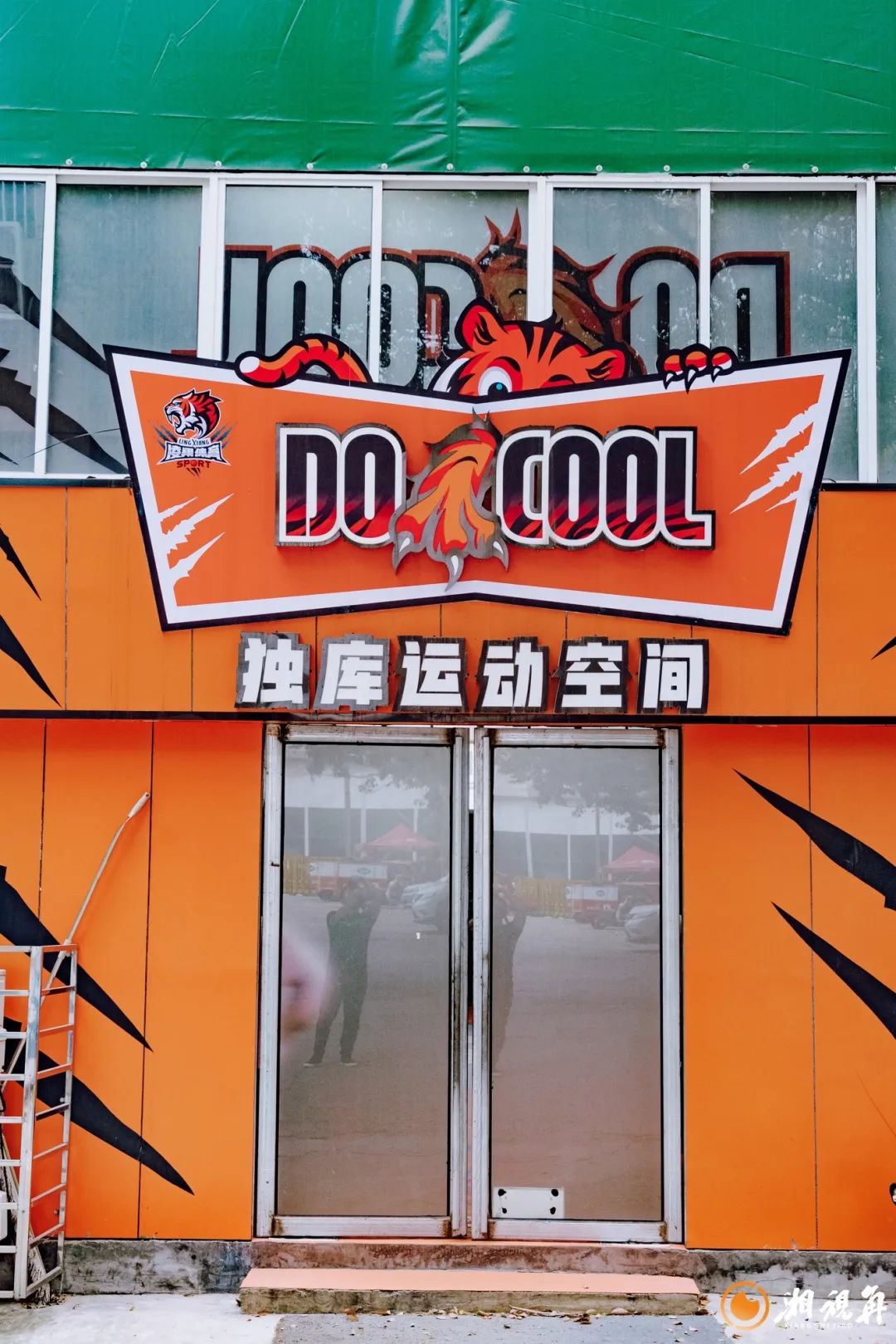 DƬ
